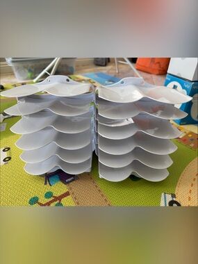 Kiinde White breast milk bag and pouch keepers